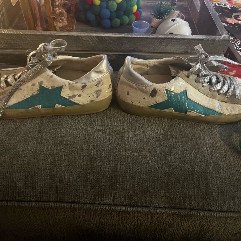 Euc shu shop size 8 womens shoes. Worn once. Made to look worn like GG